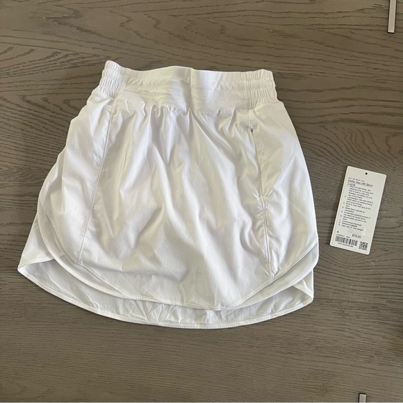 NWT Lululemon Hotty Hot HR Skirt In White Size 2 Long - Picture 2 of 10